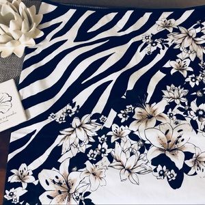 White House Black Market Skirt - Sz 14